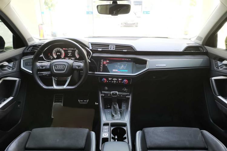Used Audi Q3 2023 35 TFSI Fashion Dynamic Model (1.4T) Audio And AC Panel