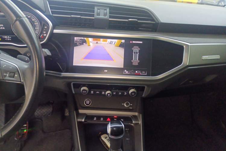 Used Audi Q3 2023 35 TFSI Fashion Dynamic Model (1.4T) Audio And AC Panel