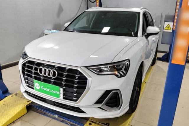 Używany Audi Q3 2023 35 TFSI Fashion Dynamic Model (1.4T)