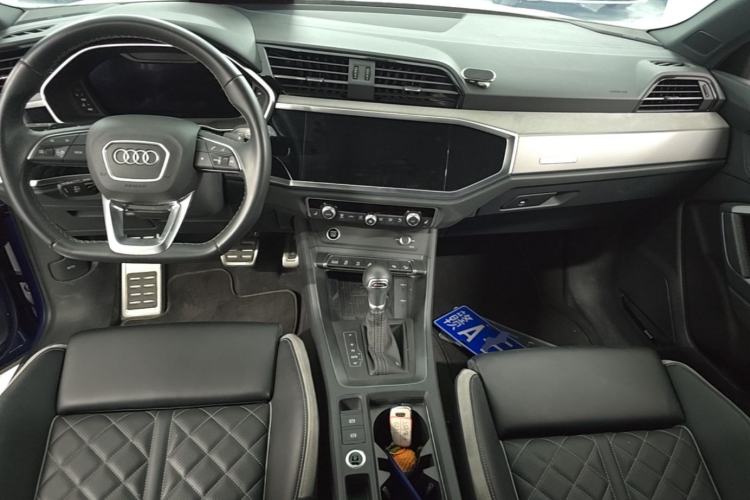 Used Audi Q3 2023 Updated 45 TFSI quattro Stylish and Dynamic Edition Center Console