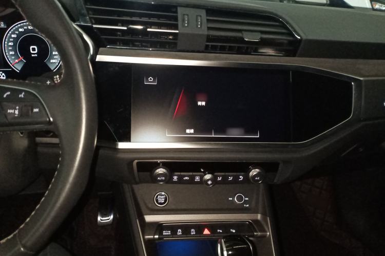 Used Audi Q3 2023 Updated 40 TFSI Fashionable and Dynamic Version Center Console