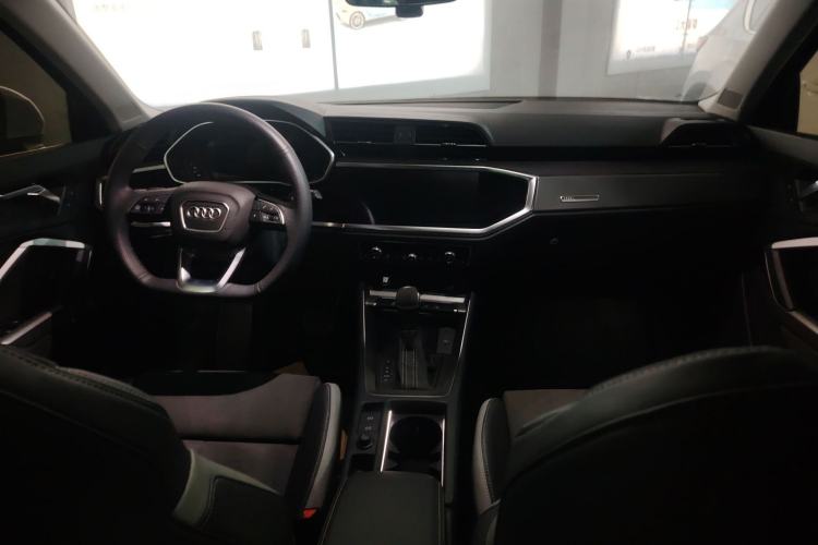 Used Audi Q3 2023 35 TFSI Fashion Dynamic Model (1.4T) Center Console