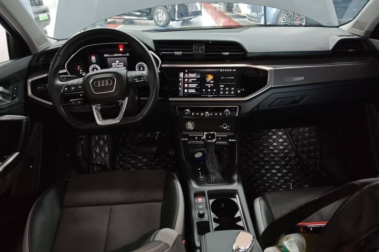 Used Audi Q3 2023 35 TFSI Fashion Dynamic Model (1.4T) Center Console