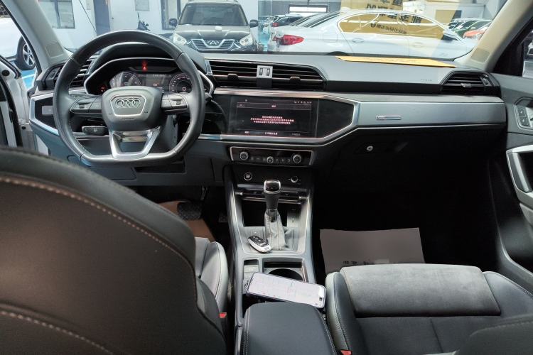 Used Audi Q3 2023 35 TFSI Fashion Dynamic Model (1.5T) Center Console