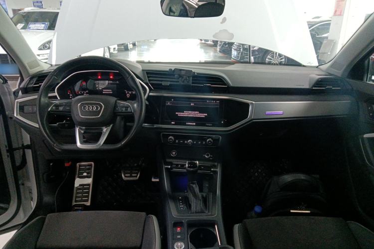 Used Audi Q3 2023 Updated 40 TFSI Fashionable and Dynamic Version Center Console