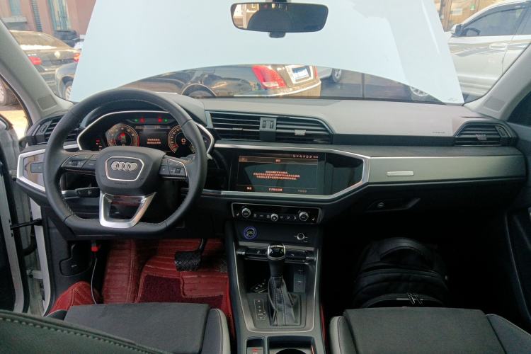 Used Audi Q3 2023 35 TFSI Fashion Dynamic Model (1.4T) Center Console