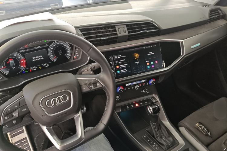 Used Audi Q3 2023 35 TFSI Fashion Dynamic Model (1.5T) Center Console