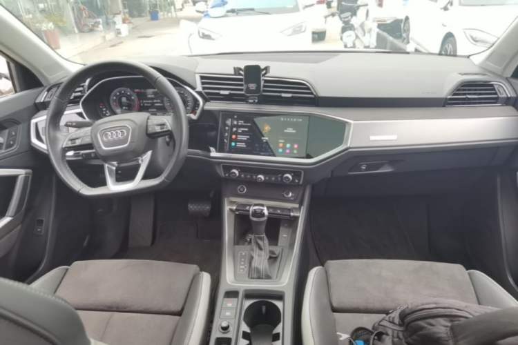 Used Audi Q3 2023 35 TFSI Fashion Dynamic Model (1.4T) Center Console