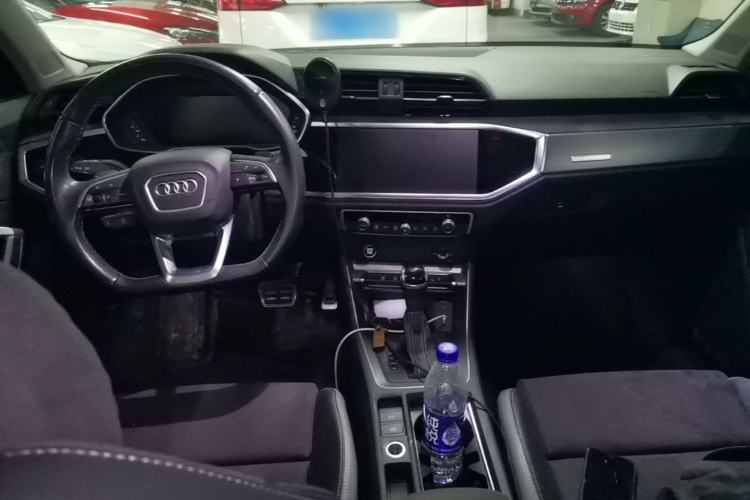 Used Audi Q3 2023 35 TFSI Fashion Dynamic Model (1.5T) Center Console