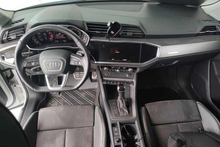 Used Audi Q3 2023 40 TFSI Fashion Dynamic Model Center Console