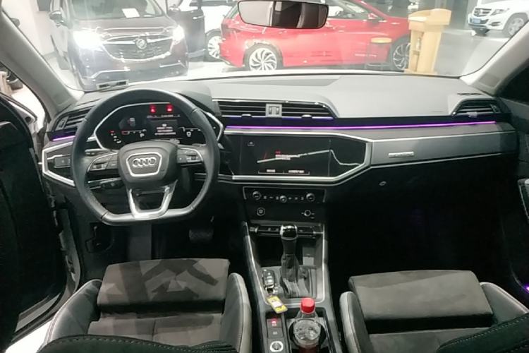 Used Audi Q3 2023 35 TFSI Fashion Dynamic Model (1.5T) Center Console