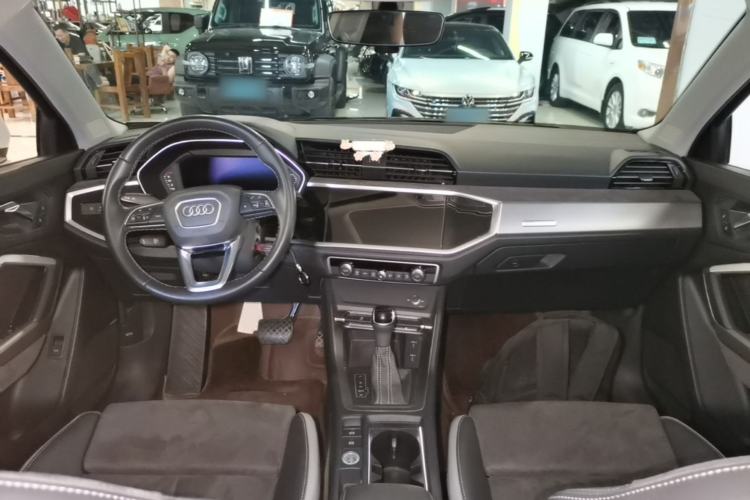 Used Audi Q3 2023 35 TFSI Progressive Dynamic Edition (1.4T) Center Console