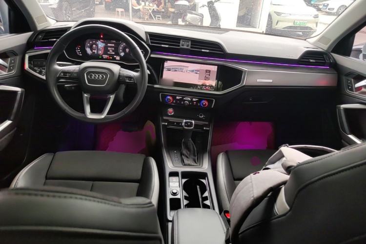 Used Audi Q3 2023 35 TFSI Advanced Dynamic Edition (1.5T) Center Console