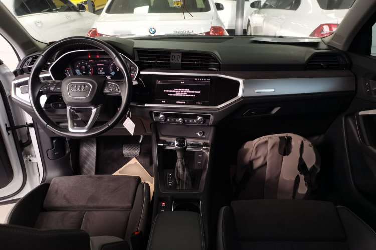 Used Audi Q3 2023 35 TFSI Progressive Dynamic Edition (1.4T) Center Console
