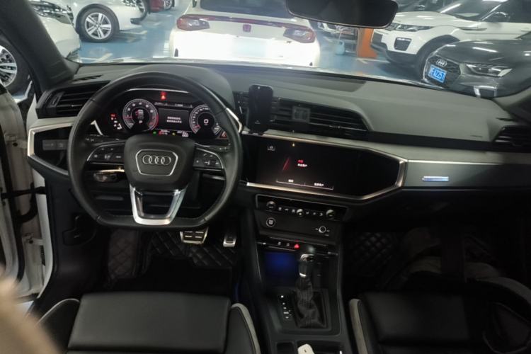 Used Audi Q3 2023 35 TFSI Fashion Dynamic Model (1.5T) Center Console