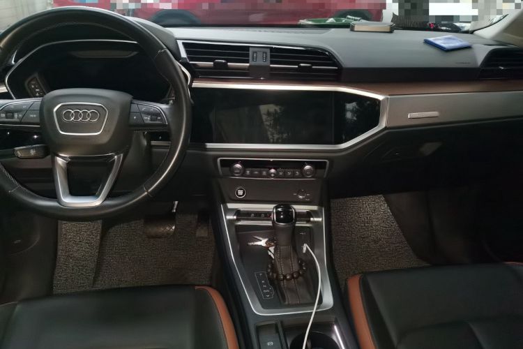 Used Audi Q3 2023 35 TFSI Fashion Elegant Version (1.5T) Center Console