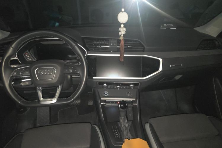 Used Audi Q3 2023 35 TFSI Fashion Dynamic Model (1.5T) Center Console