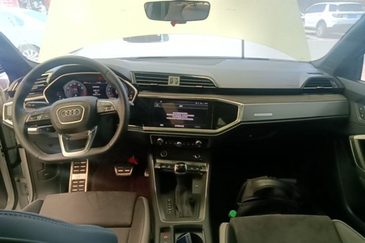 Used Audi Q3 2023 Updated 45 TFSI quattro Stylish and Dynamic Edition Center Console