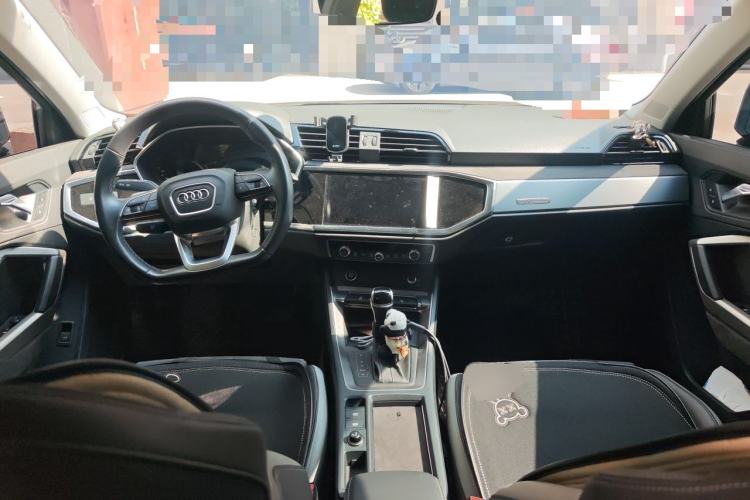 Used Audi Q3 2023 35 TFSI Fashion Dynamic Model (1.4T) Center Console