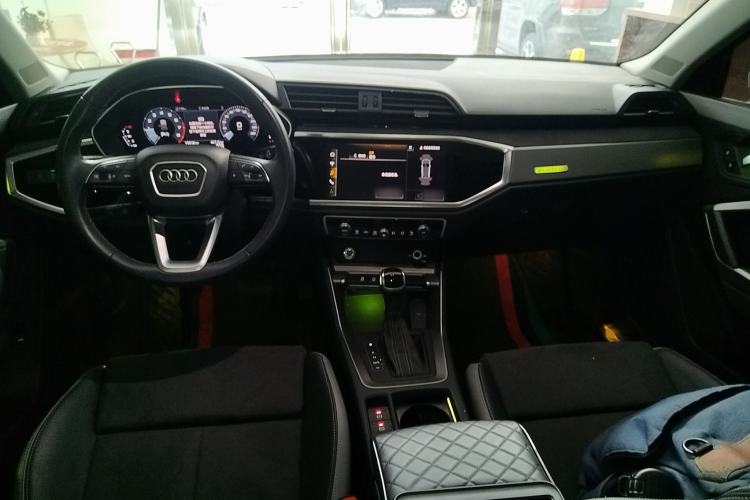 Used Audi Q3 2023 35 TFSI Progressive Dynamic Edition (1.4T) Center Console