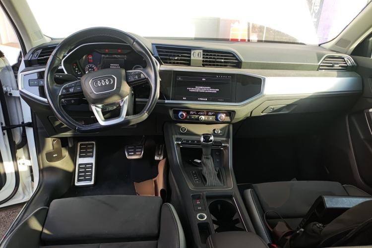Used Audi Q3 2023 Updated 40 TFSI Fashionable and Dynamic Version Center Console