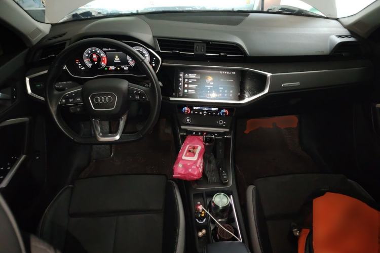 Used Audi Q3 2023 35 TFSI Fashion Dynamic Model (1.5T) Center Console