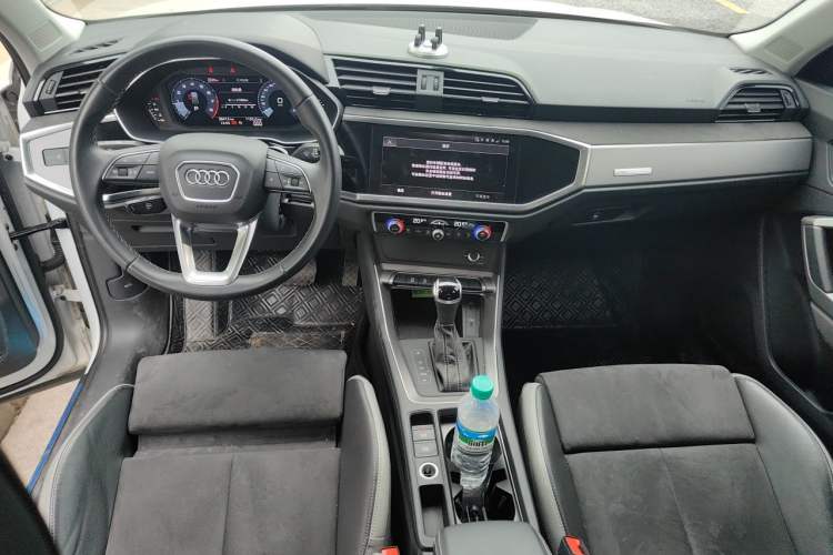 Used Audi Q3 2023 35 TFSI Advanced Dynamic Edition (1.5T) Center Console