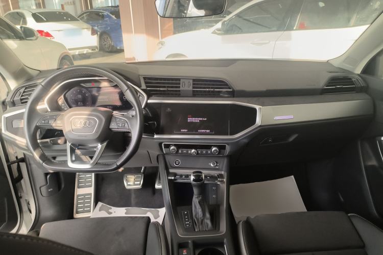 Used Audi Q3 2023 40 TFSI Fashion Dynamic Model Center Console