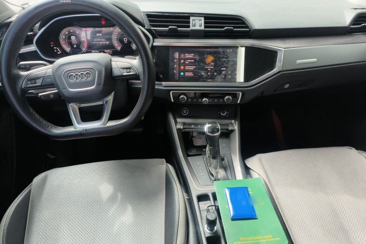 Used Audi Q3 2023 35 TFSI Fashion Dynamic Model (1.5T) Center Console