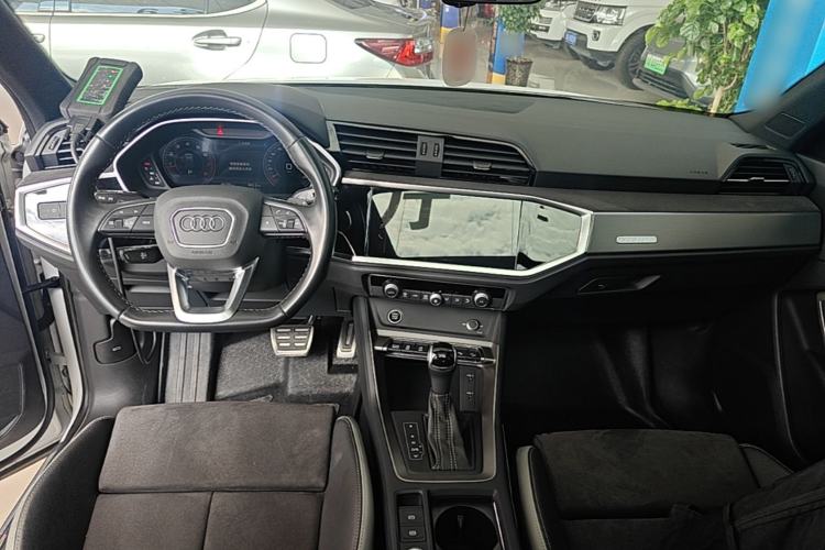 Used Audi Q3 2023 Updated 45 TFSI quattro Stylish and Dynamic Edition Center Console