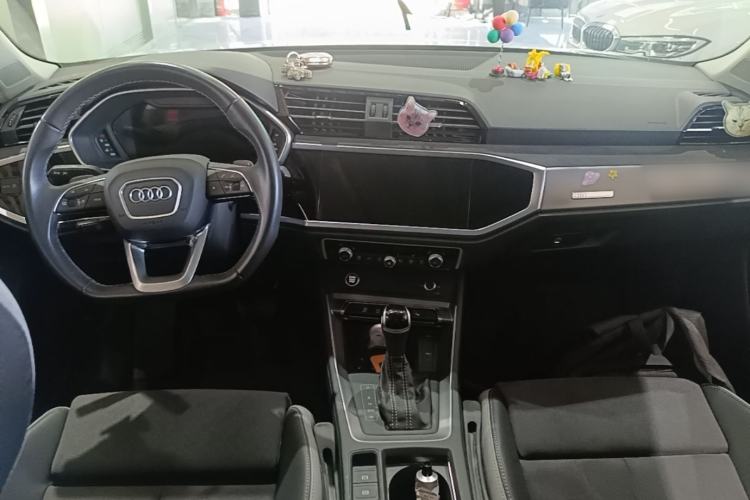 Used Audi Q3 2023 35 TFSI Fashion Dynamic Model (1.5T) Center Console