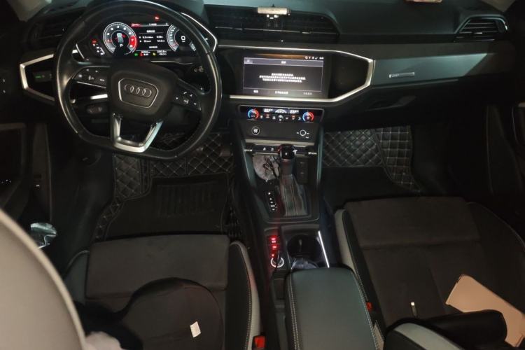 Used Audi Q3 2023 35 TFSI Fashion Dynamic Model (1.4T) Center Console
