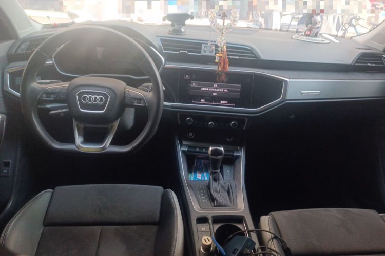 Used Audi Q3 2023 35 TFSI Fashion Dynamic Model (1.4T) Center Console