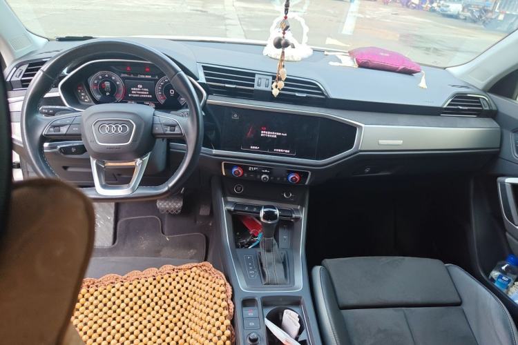 Used Audi Q3 2023 35 TFSI Fashion Dynamic Model (1.4T) Center Console