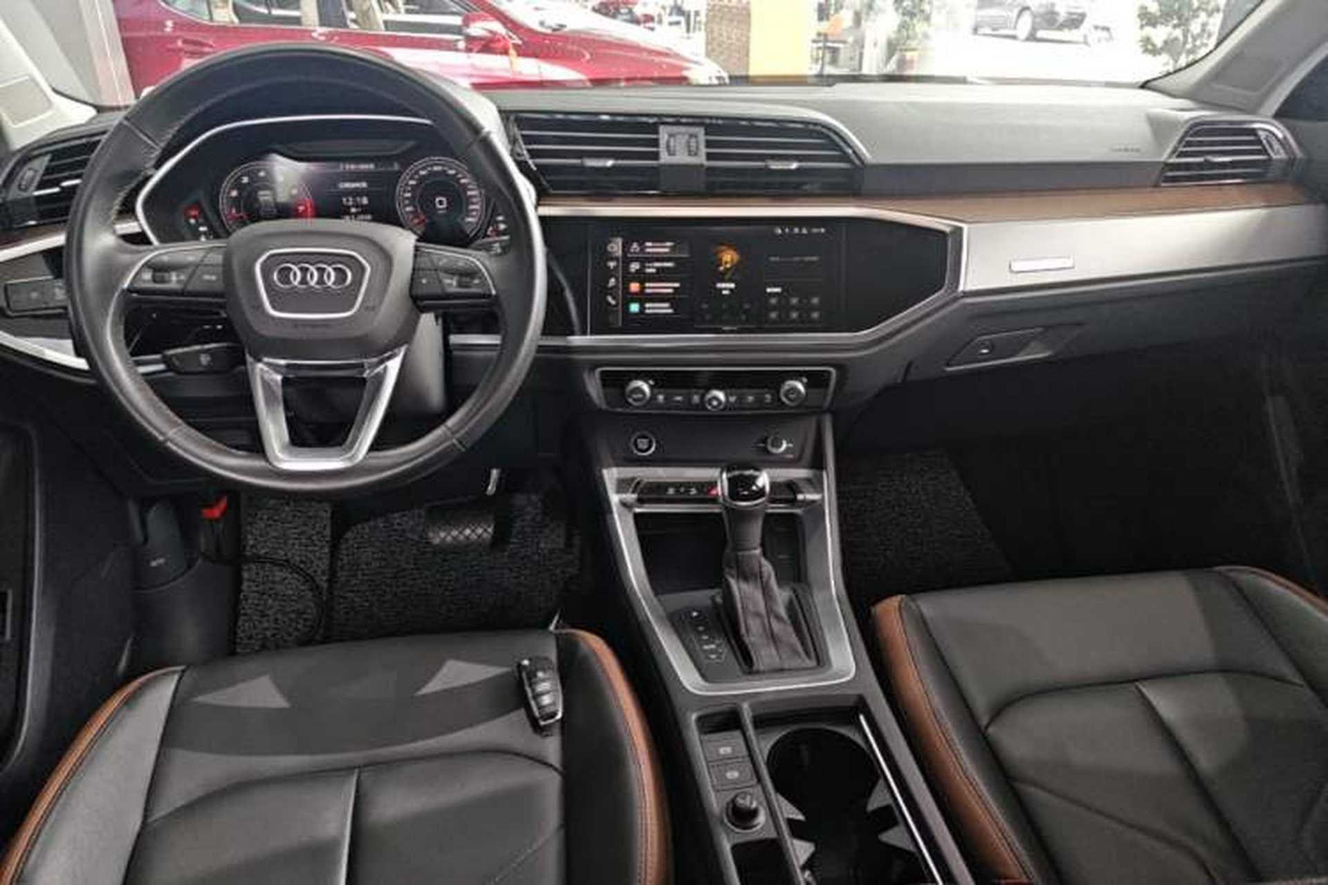 Used Audi Q3 2023 35 TFSI Fashion Elegant Version (1.5T) Center Console