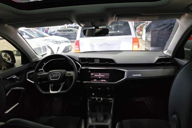 Used Audi Q3 2023 35 TFSI Fashion Dynamic Model (1.4T) Center Console