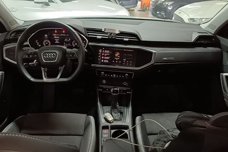 Used Audi Q3 2023 35 TFSI Fashion Dynamic Model (1.5T) Center Console