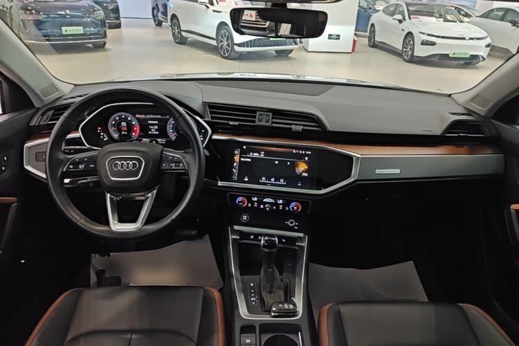 Used Audi Q3 2023 35 TFSI Fashion Elegant Version (1.4T) Center Console