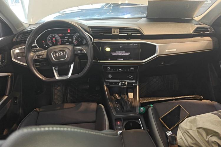 Used Audi Q3 2023 35 TFSI Fashion Dynamic Model (1.5T) Center Console