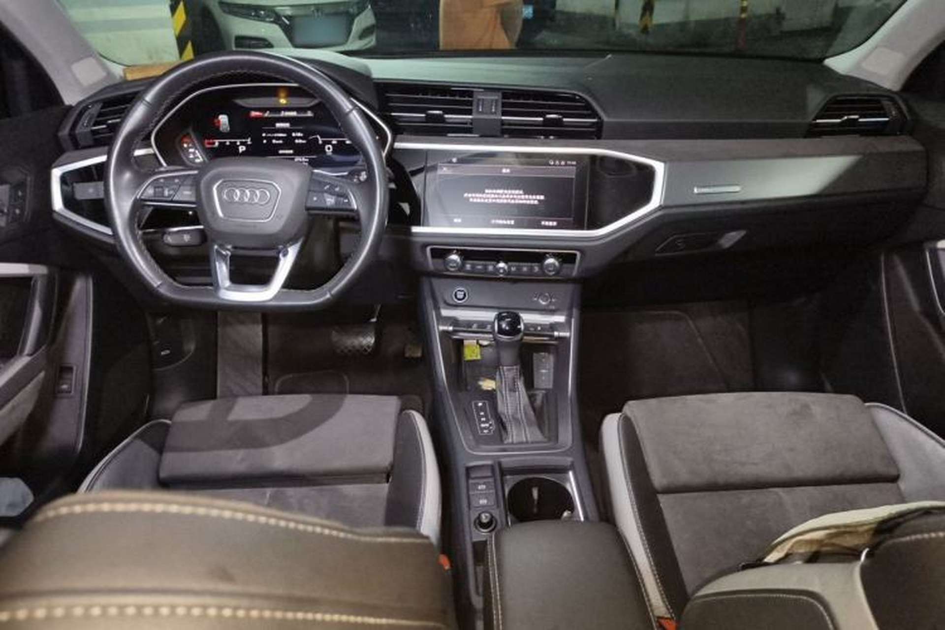Used Audi Q3 2023 35 TFSI Fashion Dynamic Model (1.4T) Center Console