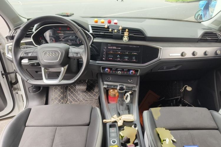Used Audi Q3 2023 35 TFSI Fashion Dynamic Model (1.4T) Center Console