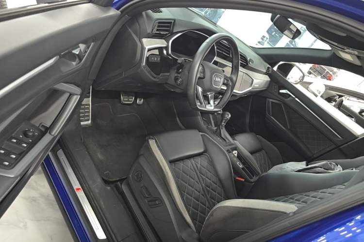 Used Audi Q3 2023 Updated 45 TFSI quattro Stylish and Dynamic Edition Driver Seat