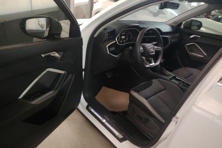 Used Audi Q3 2023 35 TFSI Fashion Dynamic Model (1.4T) Driver Seat