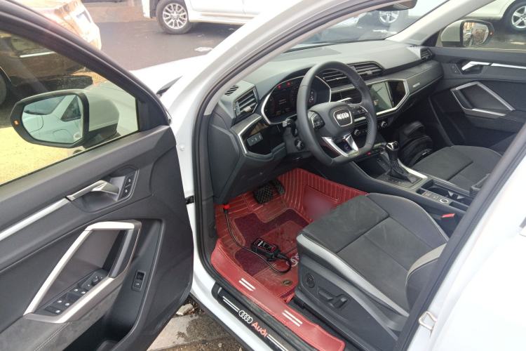 Used Audi Q3 2023 35 TFSI Fashion Dynamic Model (1.4T) Driver Seat