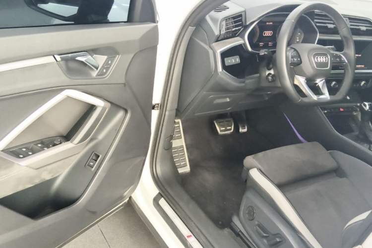 Used Audi Q3 2023 45 TFSI quattro Fashion Dynamic Edition Driver Seat