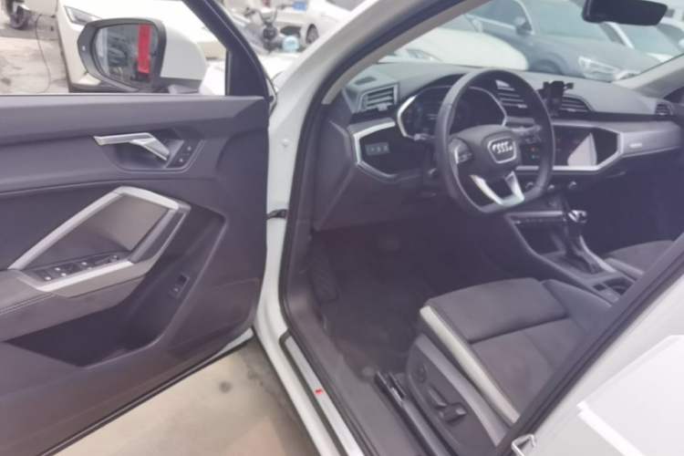 Used Audi Q3 2023 35 TFSI Fashion Dynamic Model (1.4T) Driver Seat