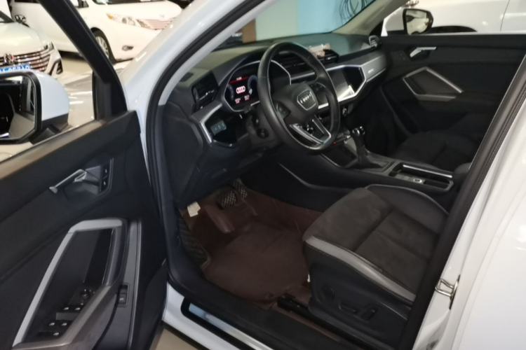 Used Audi Q3 2023 35 TFSI Progressive Dynamic Edition (1.4T) Driver Seat