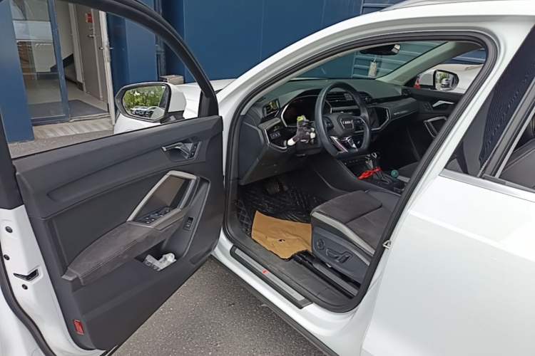 Used Audi Q3 2023 35 TFSI Fashion Dynamic Model (1.4T) Driver Seat