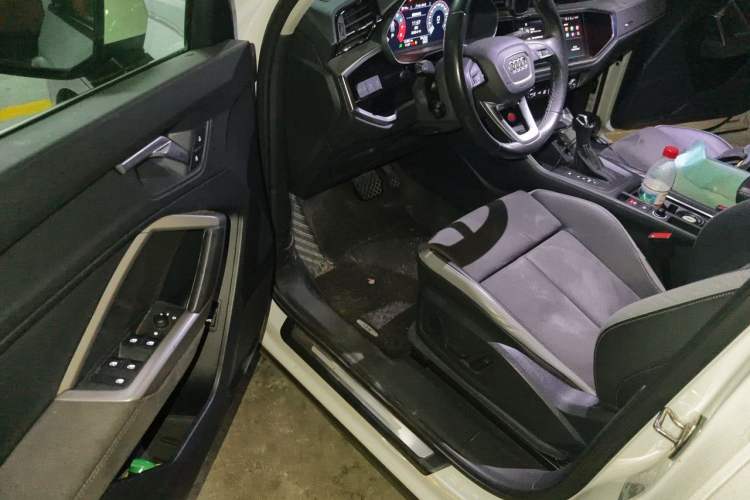 Used Audi Q3 2023 35 TFSI Progressive Dynamic Edition (1.4T) Driver Seat