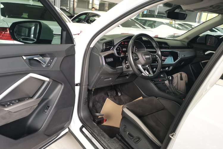 Used Audi Q3 2023 35 TFSI Progressive Dynamic Edition (1.4T) Driver Seat